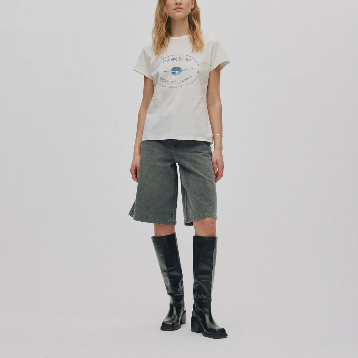 RABENS SALONER - JOURNEY TEE CHALK