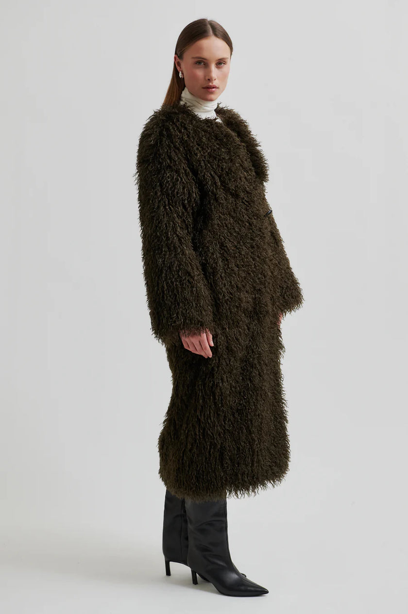 Second Female Ophie Fluffy Coat - Delicioso