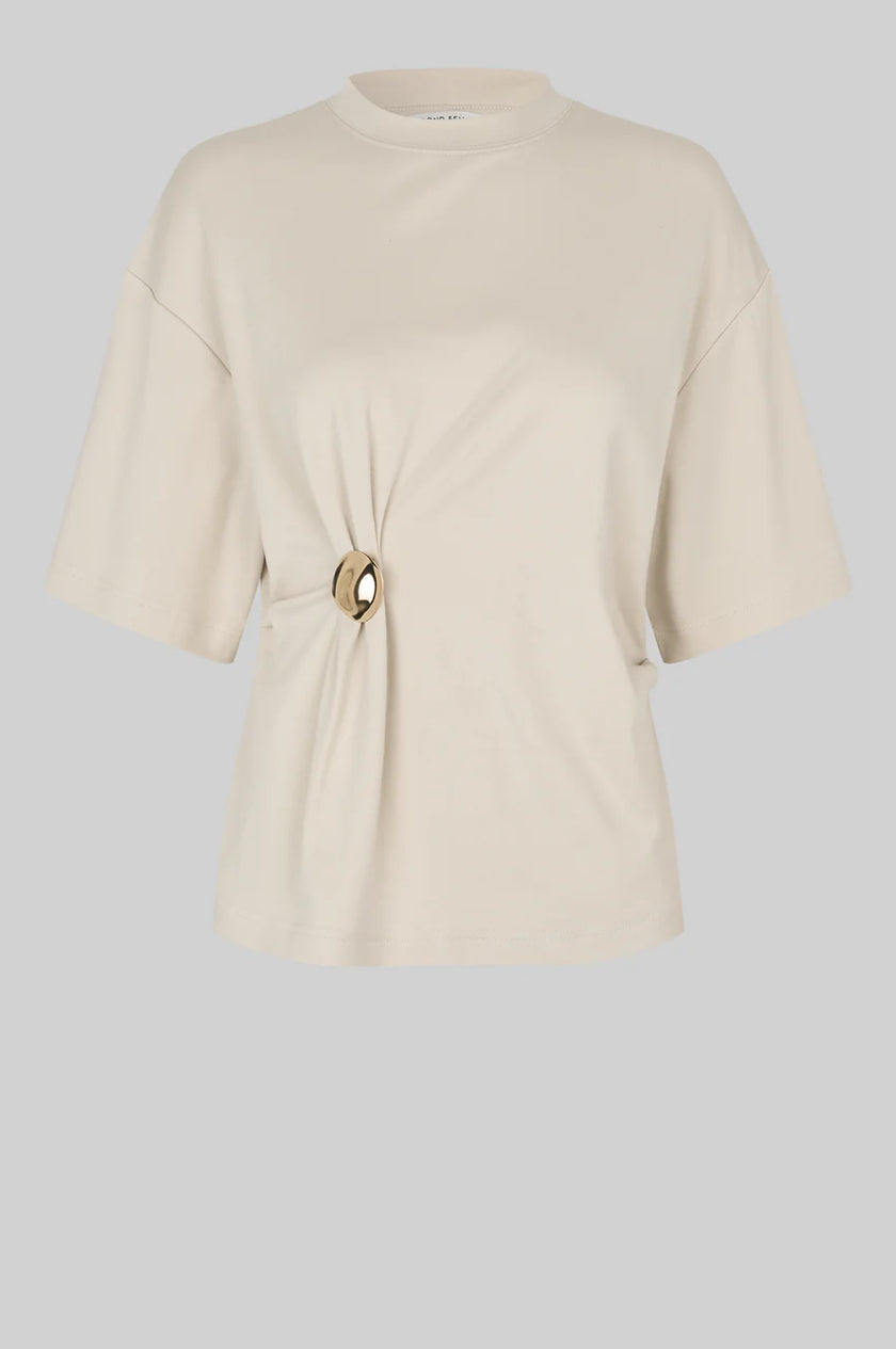 Second Female Enora Brooch Tee - Soft Beige
