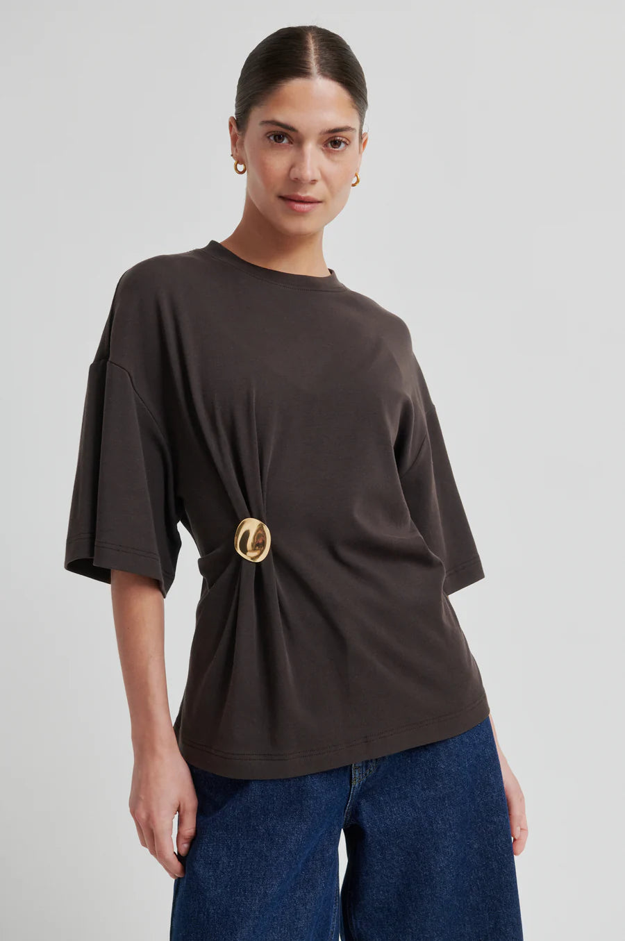 Second Female Enora Brooch Tee - Chocolate