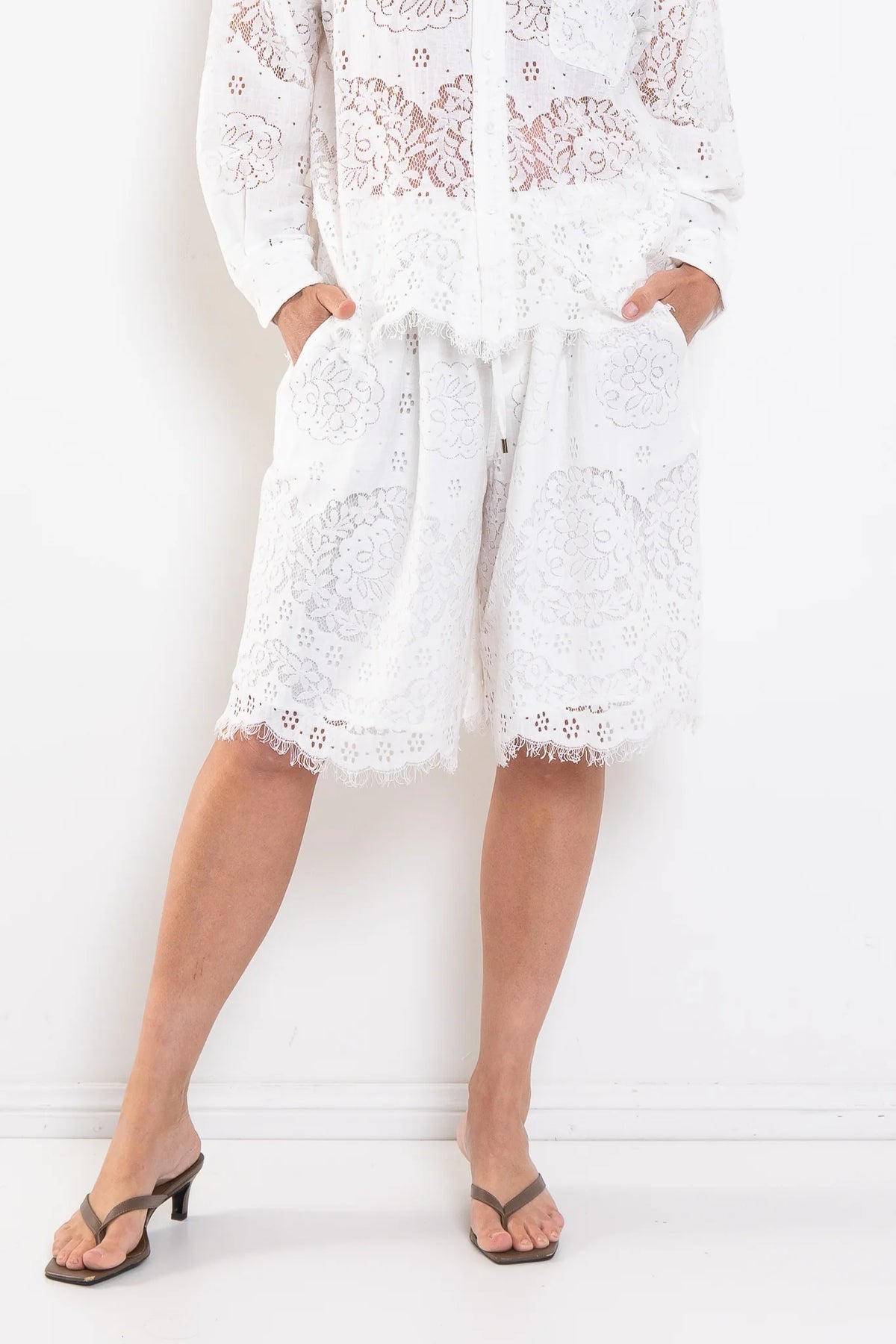 M.A. Dainty Draper Short - White
