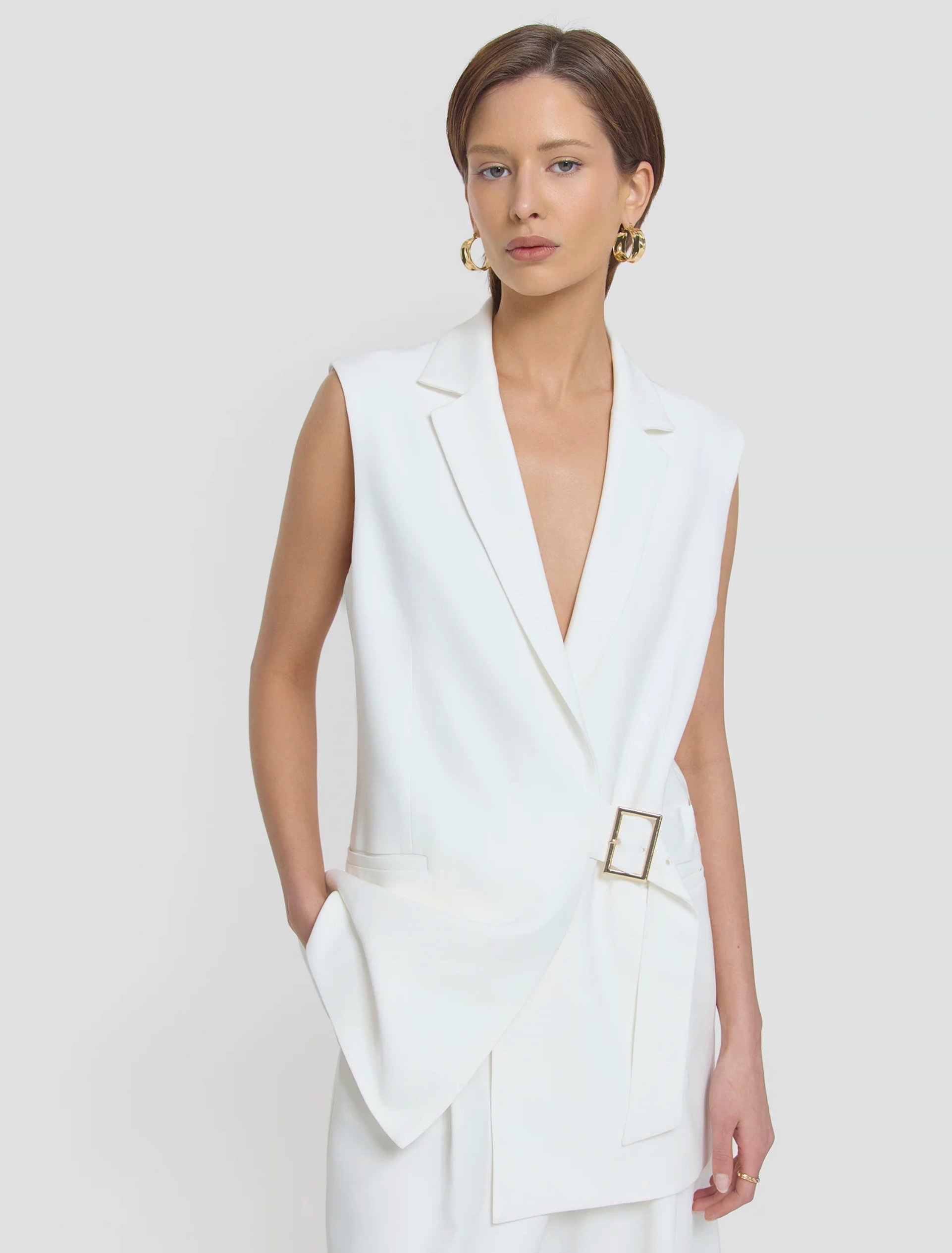 VIKTORIA & WOODS Renowned Sleeveless Blazer - Ivory